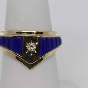 Gorgeous 14k yellow gold diamond ring with diamond